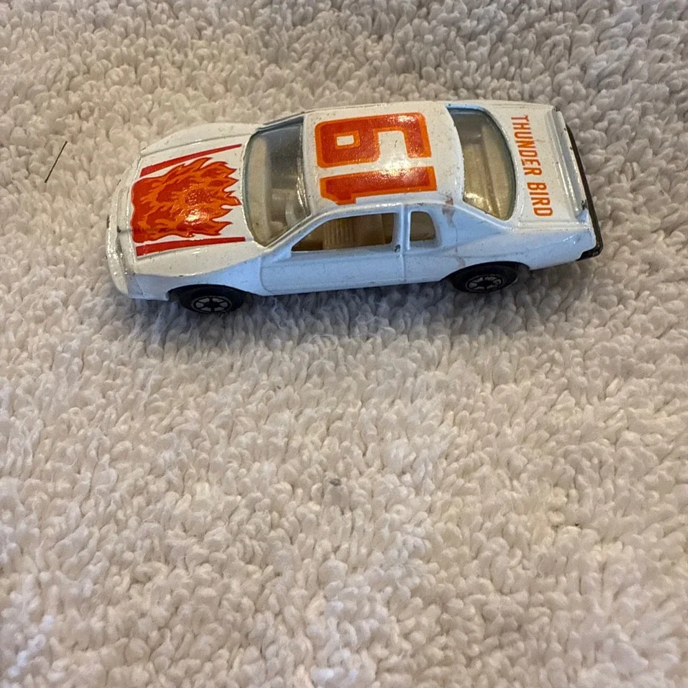 Yatming No 1033 Ford‎ Thunderbird Stock Car White Orange Flames 61 Diecast